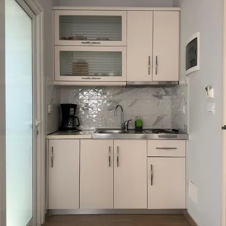 Almando Ξενοδοχείο *