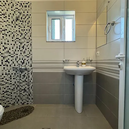 Almando Εξαμίλιο