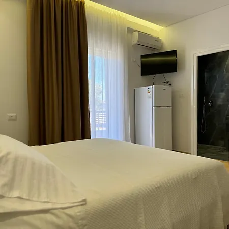 Almando Hotel *
